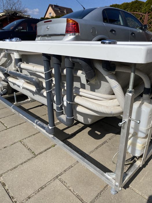Wanna Poolspa z hydromasażem i obudową . .