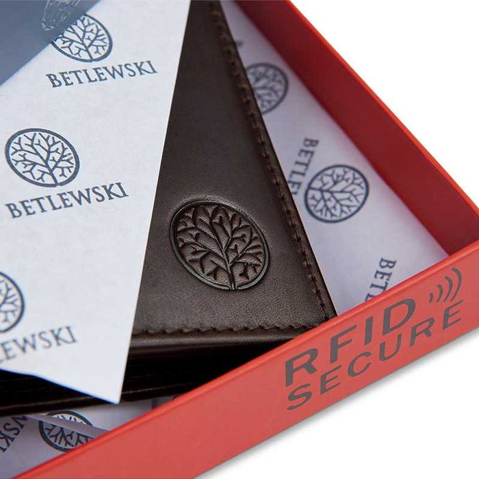 BETLEWSKI Portfel Męski Skórzany Pionowy Bez Zapięcia Brązowy RFID