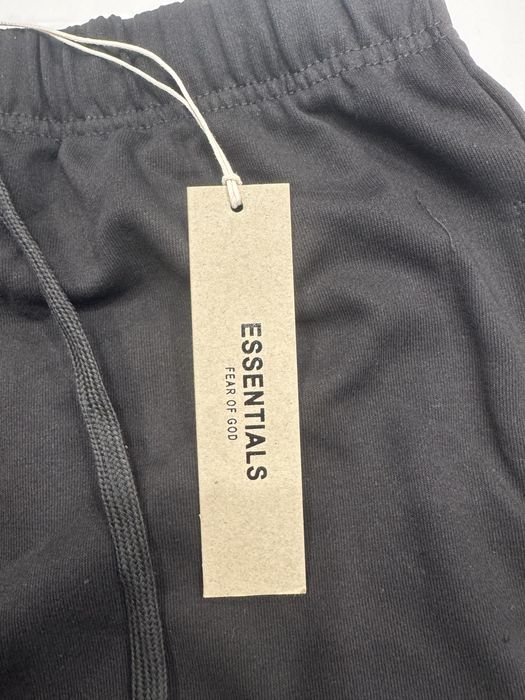 Шорти Essentials