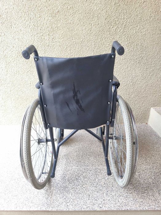 Cadeira de rodas usada