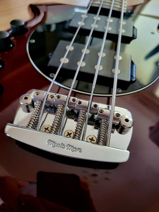 Leworęczna gitara basowa Music man bongo 4HH