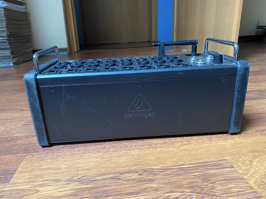 Мікшерний пульт Behringer XR18 X-Air