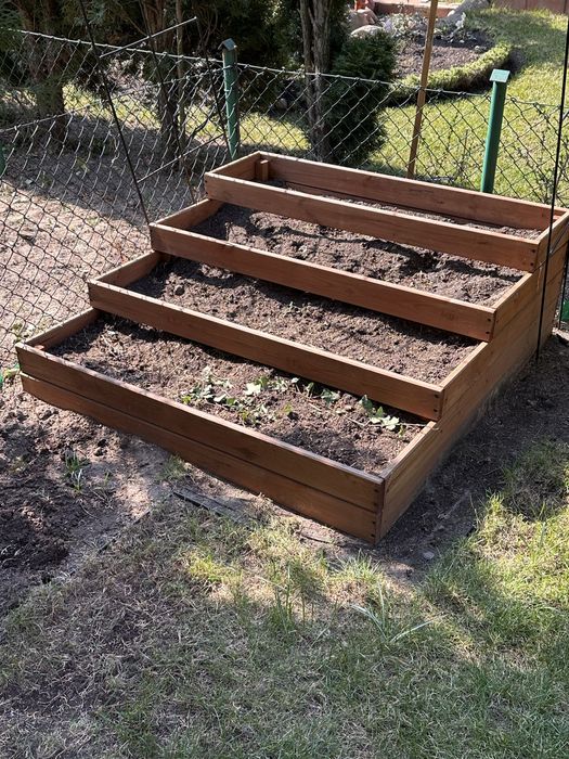 Warzywniak, zielnik, rabatka, skrzynia kaskadowa na rosliny