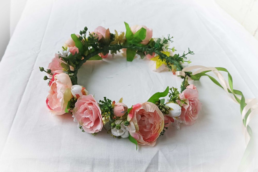 Віночок з квітів на голову