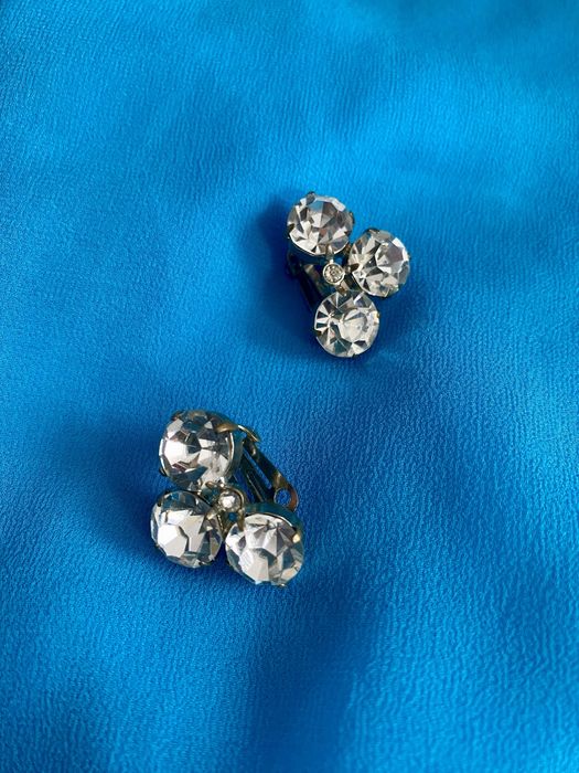 błyszczące kryształkowe klipsy z czasów PRL-u bezogonkowe trefle