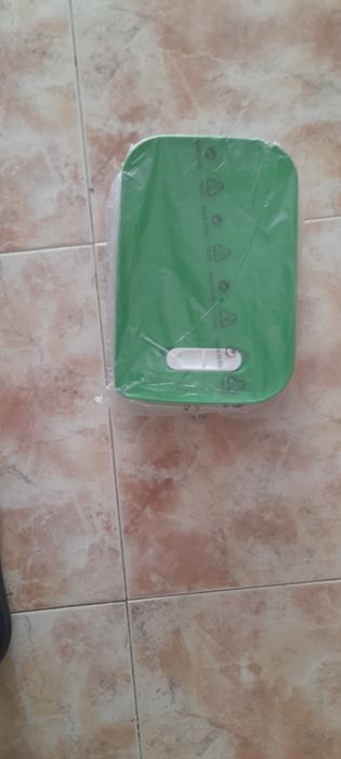 Tupperware Box (New)64873978379266120