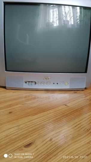 телевізор JVC з пультом