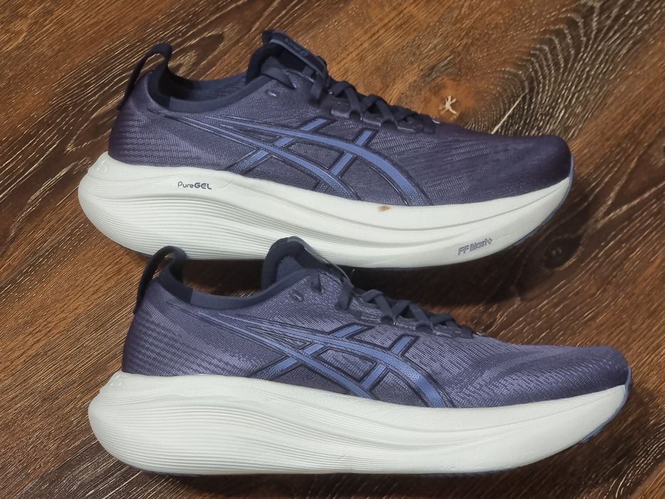 Оригінал 100% чоловічі кросівки Asics Nimbus 27  EURO 44.5