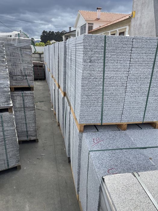 Granito Cinza Minho Flamejado