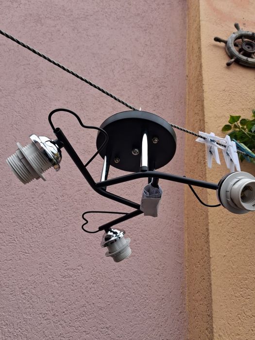 Sprzedam nowe zyrandole po likwidacji hurtowni