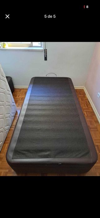 Cama individual com arrumação