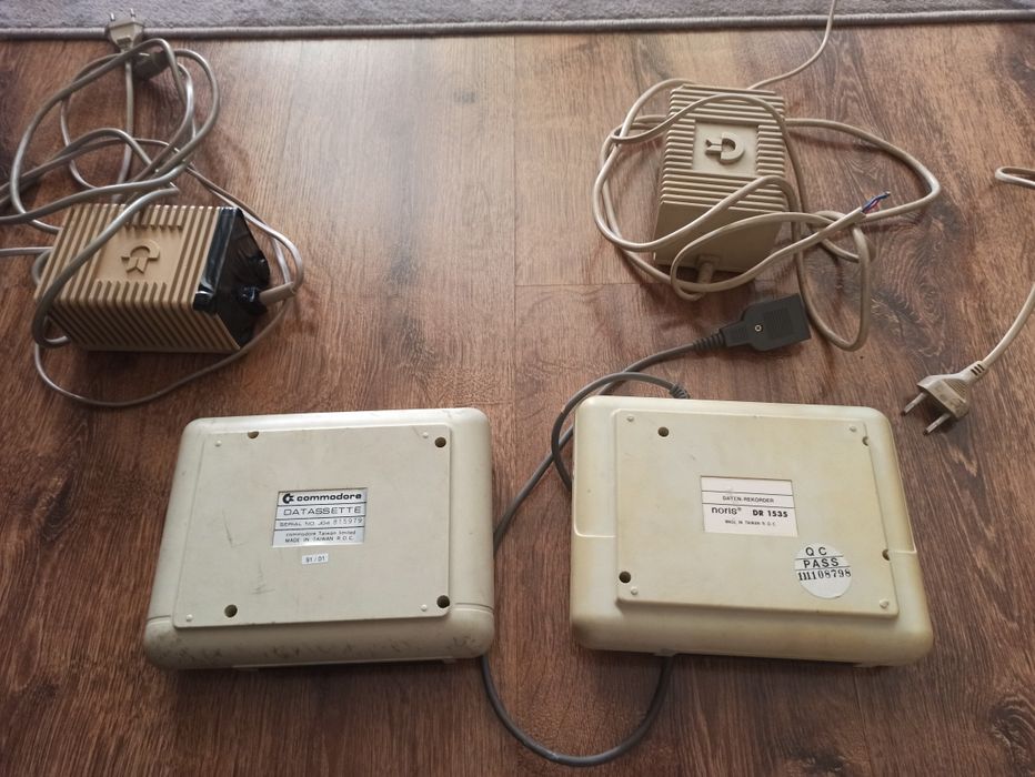 Commodore zasilacze magnetofony
