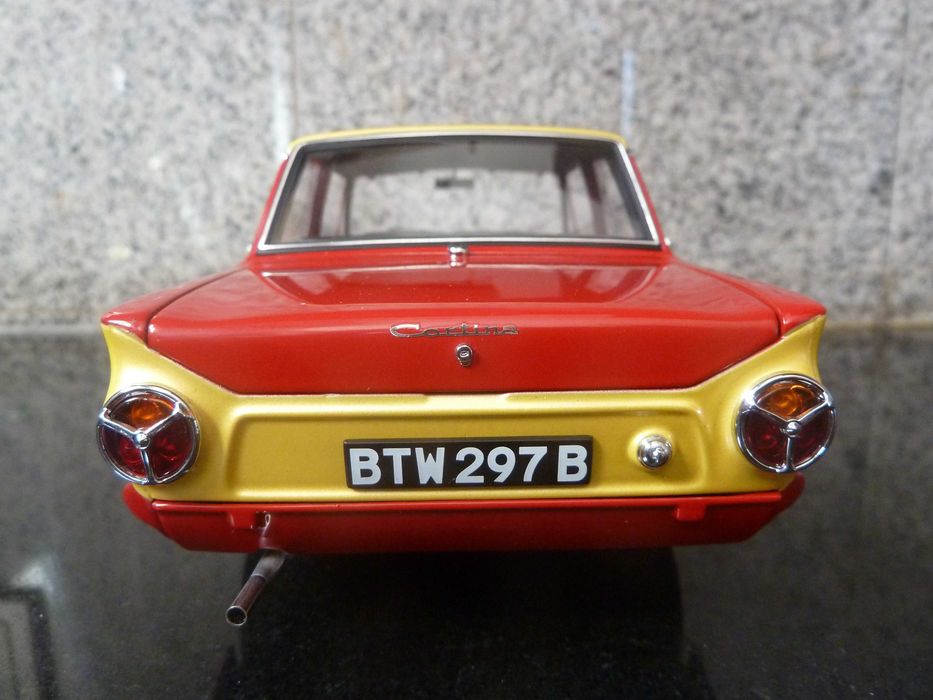 1:18 AutoArt, Lotus Cortina MK I, Winner 1964 Budapest, Minichamps