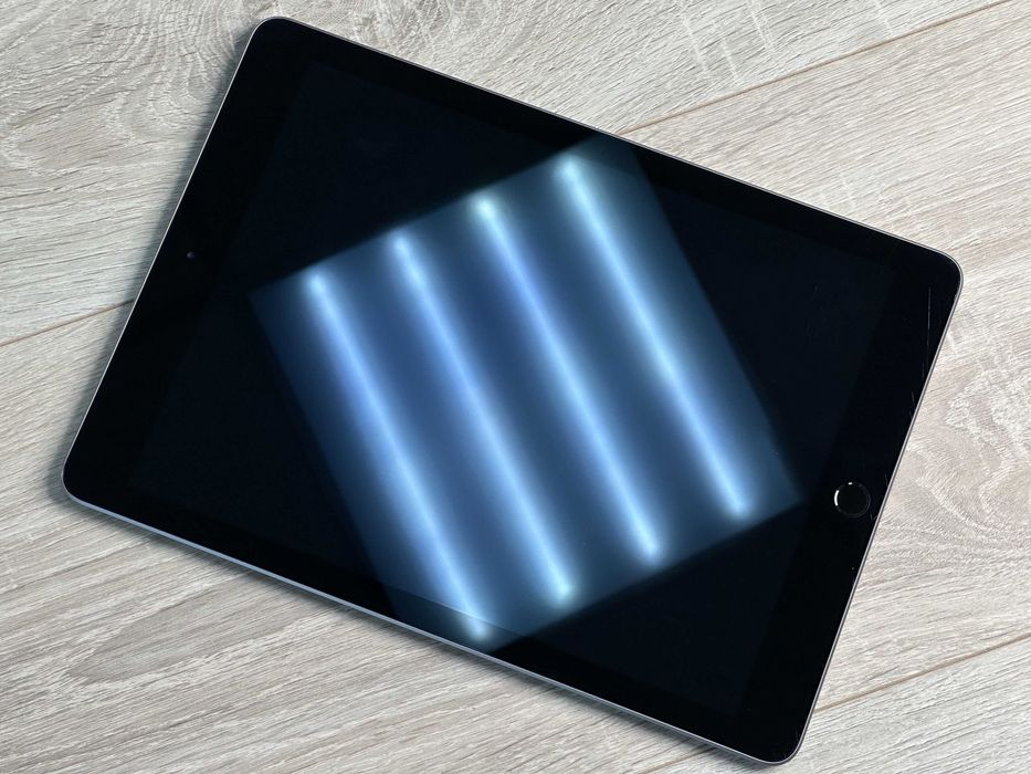 Планшет Apple iPad 6 9.7 дюйми Wi-Fi 32GB Space A1893