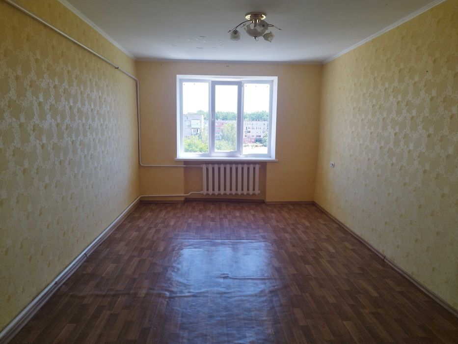 Продаж трьохкімнатної квартири в м.Гнівань з індивідуальним опаленням.