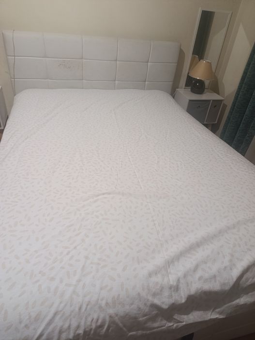 Double bed, wardrobe, kitchen table with 4 chairs, paintings, lamp64752167970817124