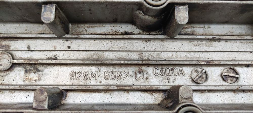 Кришка клапанів Форд