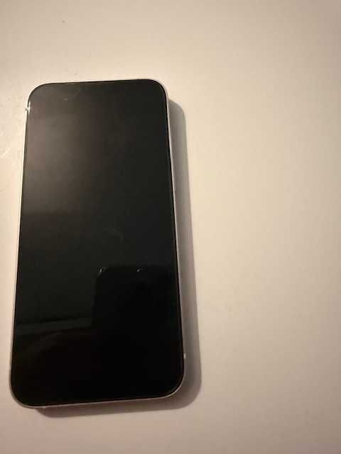 iPhone 13  128GB  z wyposażeniem dodatkowym
