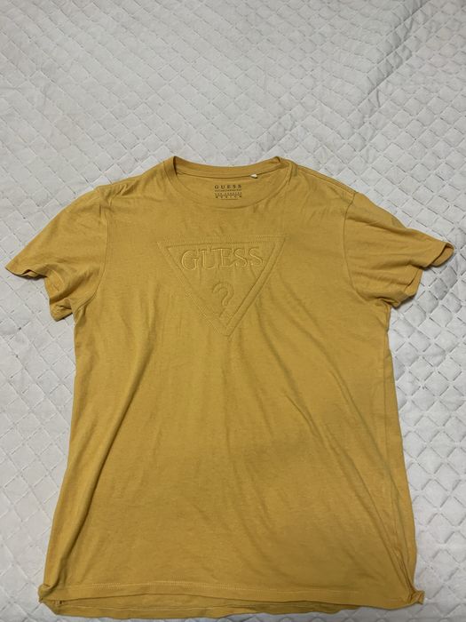 Guess Embossed Triangle Coral Yellow/Gold футболка чоловіча