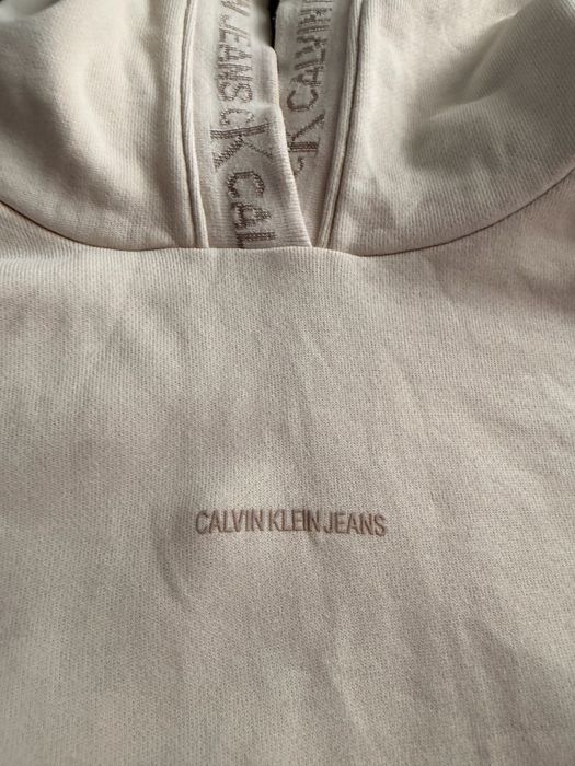 Damski dres Calvin Klein – styl i komfort w jednym