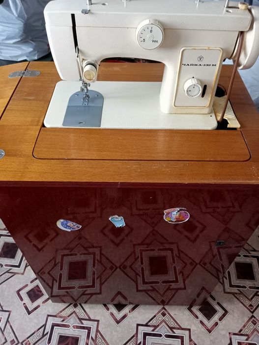 Продам швейную машинку