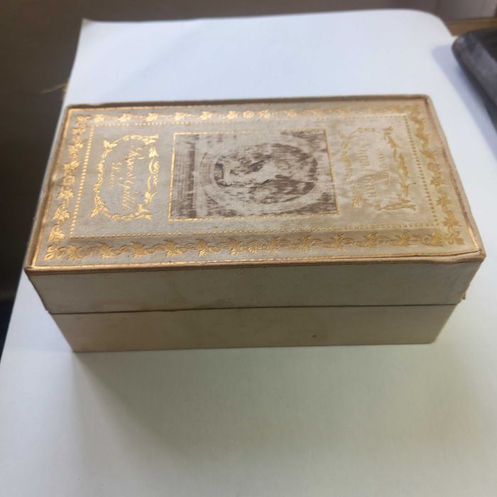 Bonita caixa vintage da Roger & Gallet, Paris