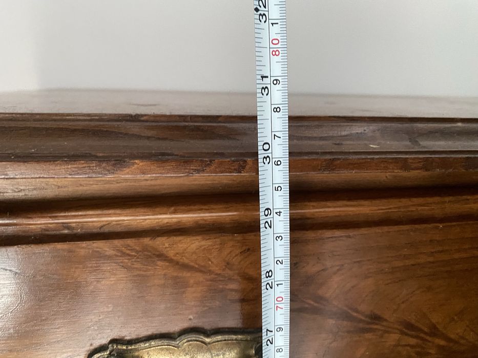 Vendo comoda em madeira maciça