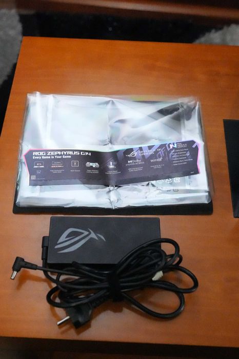 Portátil Gaming ASUS ROG Zephyrus G14 GA402R Ryzen 7 6800HS + Radeon RX 6700S | Como Novo | Caixa Completa