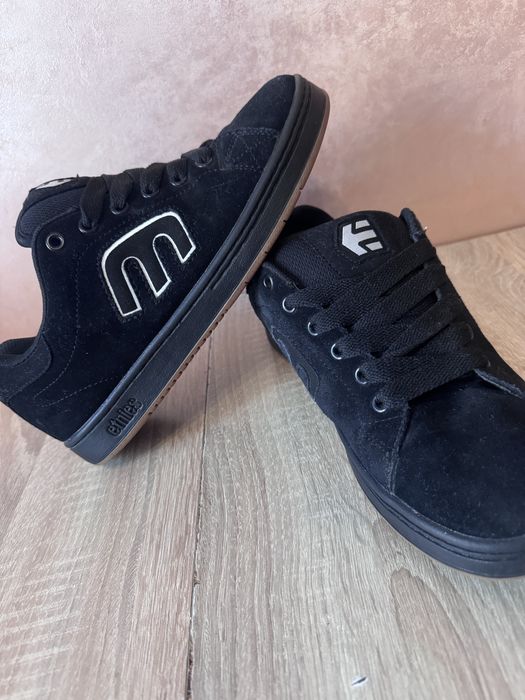 Продам кросівки Etnies