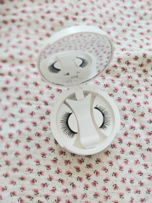 Rzęsy magnetyczne w solidnych pudełeczkach z lusterkiem