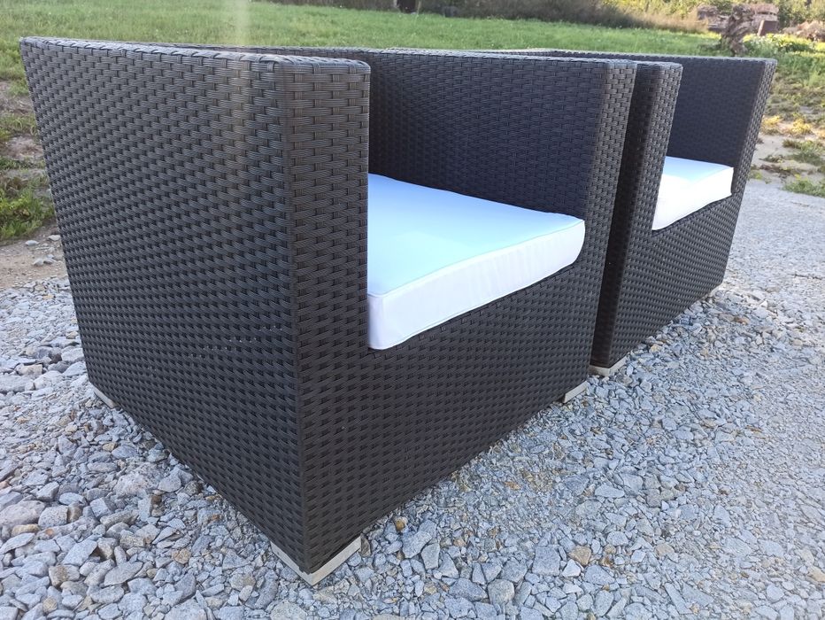 Fotele rattanowe z poduszkami