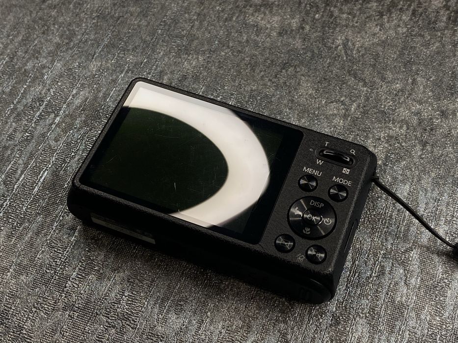 Samsung DV100 з екраном для селфі