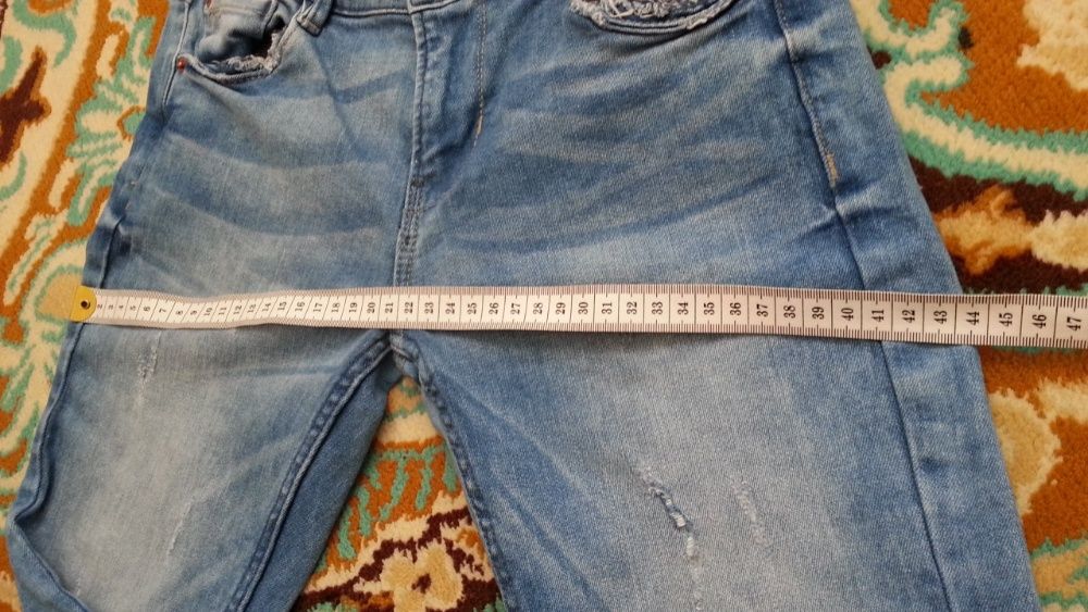 spodnie damskie jeansy Zara i River Island, rozm. XS, kilka modeli