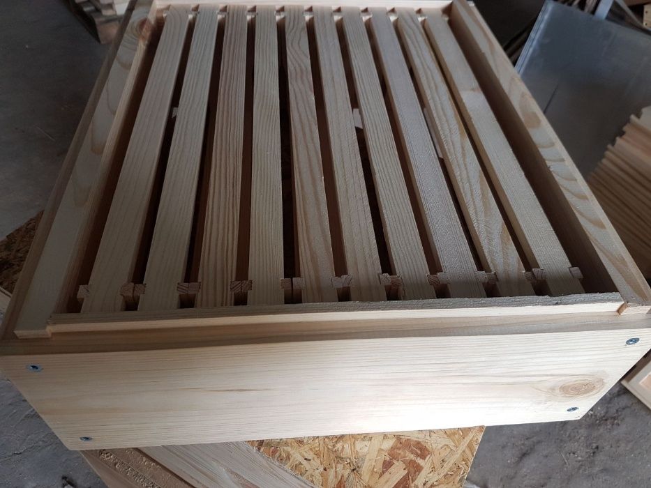 Корпуса для ульев, пчелиные улья, рамки