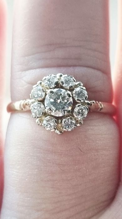 Золота каблучка з діамантами. ct 0,83