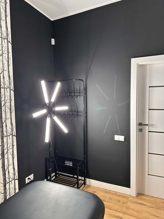 Lampa LED na statywie – regulowana