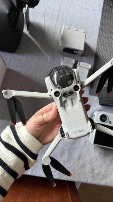 Dron DJI Mini 3 PRO-Fly Combo z kontrolerem DJI RC