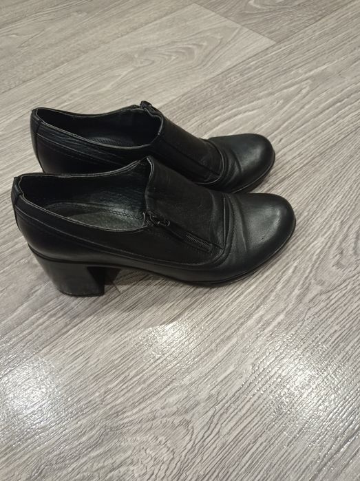 Шкіряні туфлі 36 розмір