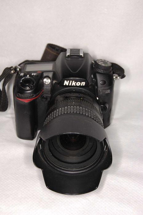 Nikon D7000 + AF-s Nikkor 18-70