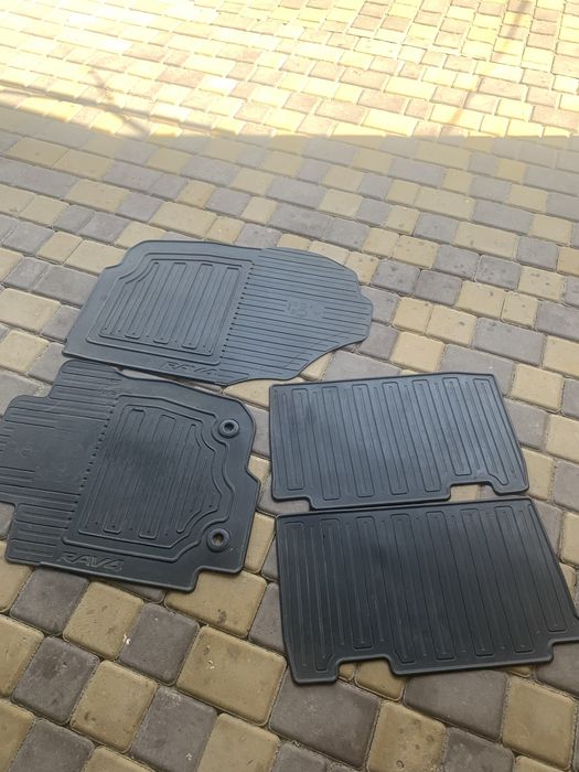 Коврики Toyota Rav4 (оригінал) бу