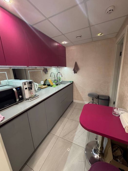 Салон краси на Французському бульварі з обладнанням.