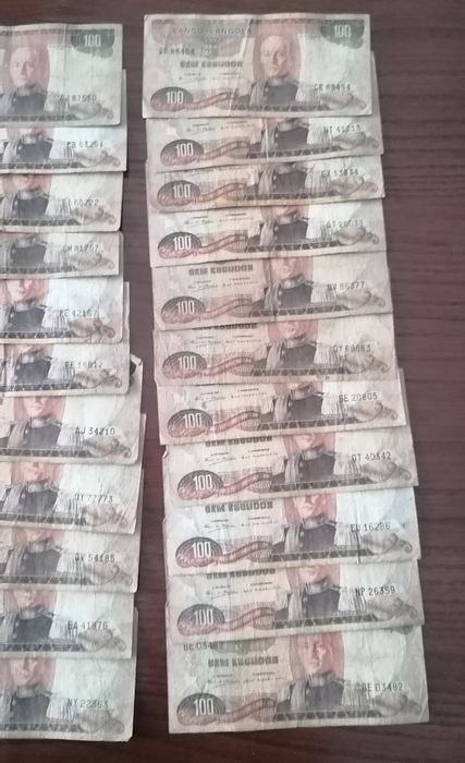 Notas de 100 escudos de Angola