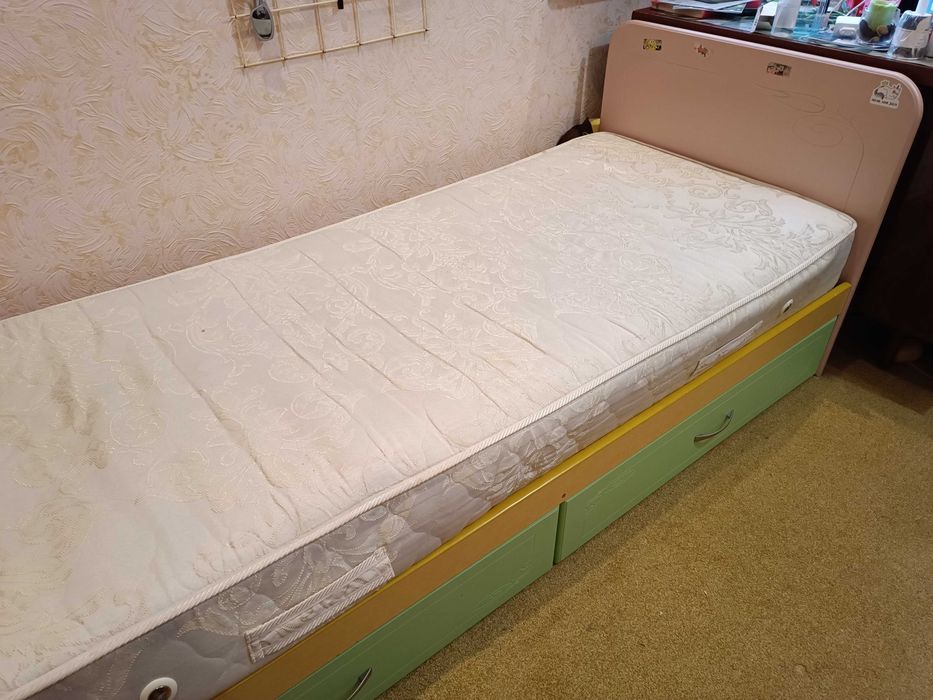 Ліжко односпальне