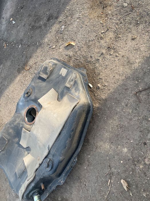 Бензобак Mazda 323