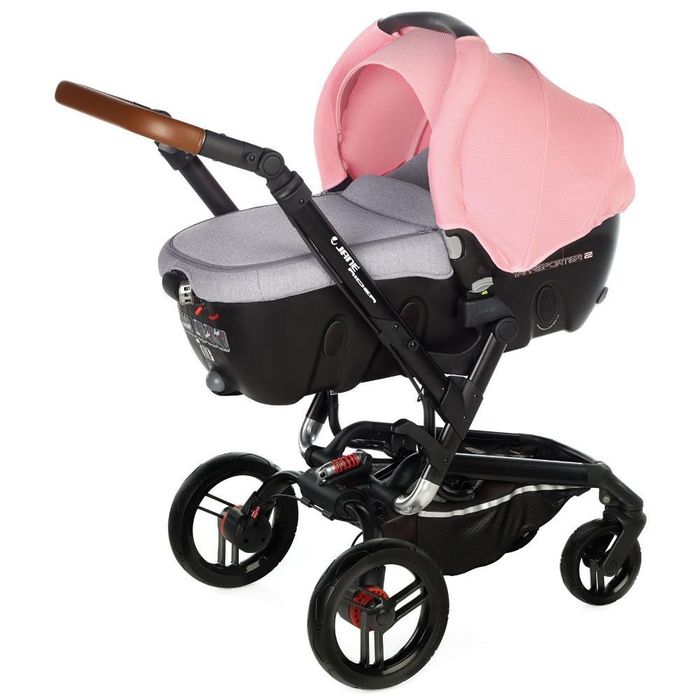 Carinho de bebé com cobertura