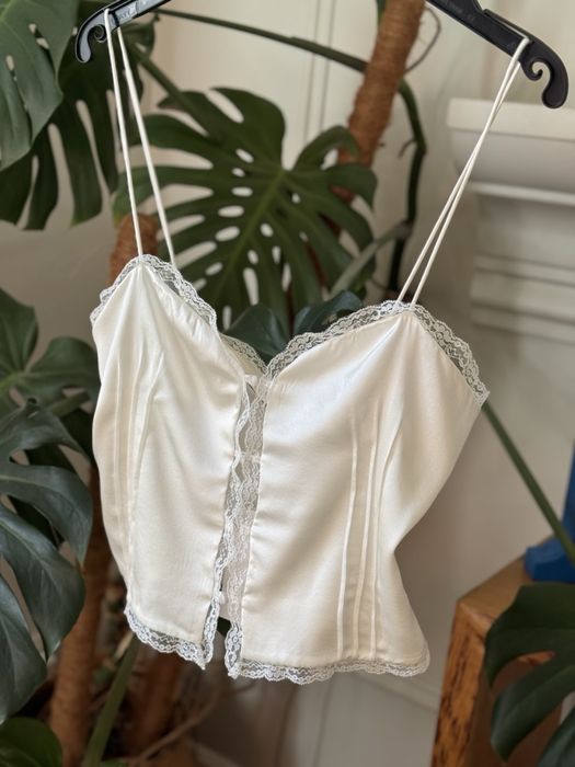 Майка з натурального шовку від Mango i Victoria Beckham