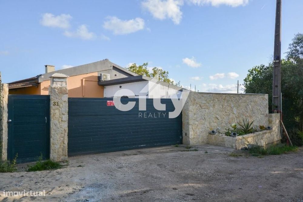 Moradia T2 Remodelada Em Terreno 10.640M2 Em Almargem Do Bispo