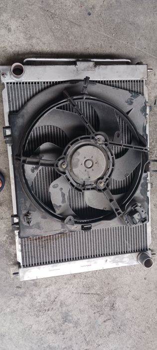 Radiador renault 1500 dci em bom estado. Bom preço.