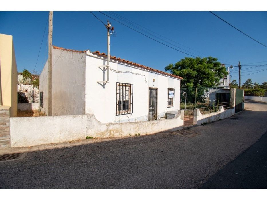 Moradia para recuperar ou reconstruir em terreno urbano 590m2 + 926...