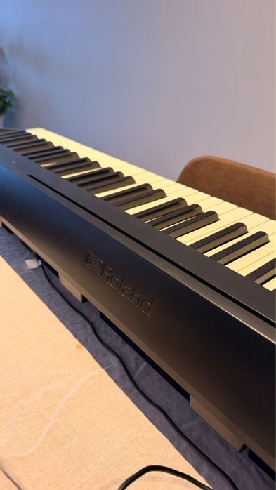 Piano digital Roland FP-10 – 88 teclas pesadas + Bluetooth